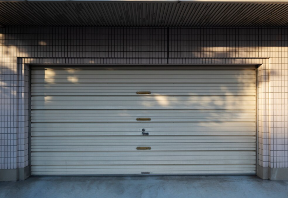 Read more about the article <strong>Why Residential Garage Door Repair in South Bay Area Requires a Different Standard</strong>